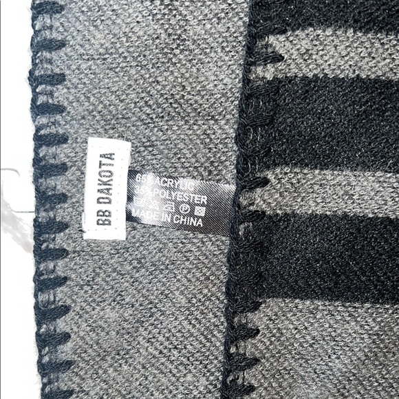 BB Dakota Black and Gray reversible plaid poncho Scarf wrap - Picture 2 of 6